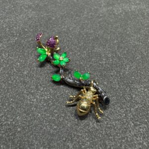 天然緬甸冰種陽綠翡翠設計款胸針