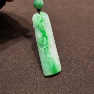 天然緬料細糯種飄陽綠翡翠巧雕喜上眉梢牌子