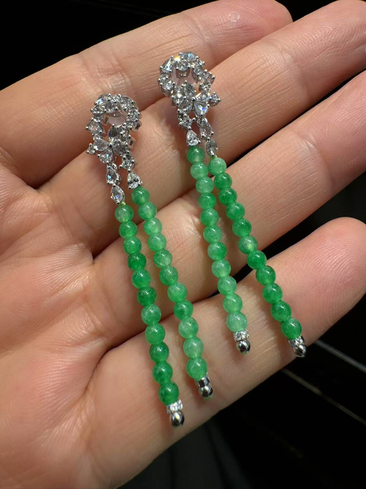 天然緬料冰種甜陽綠翡翠珠子時尚耳墜 - 图片 3