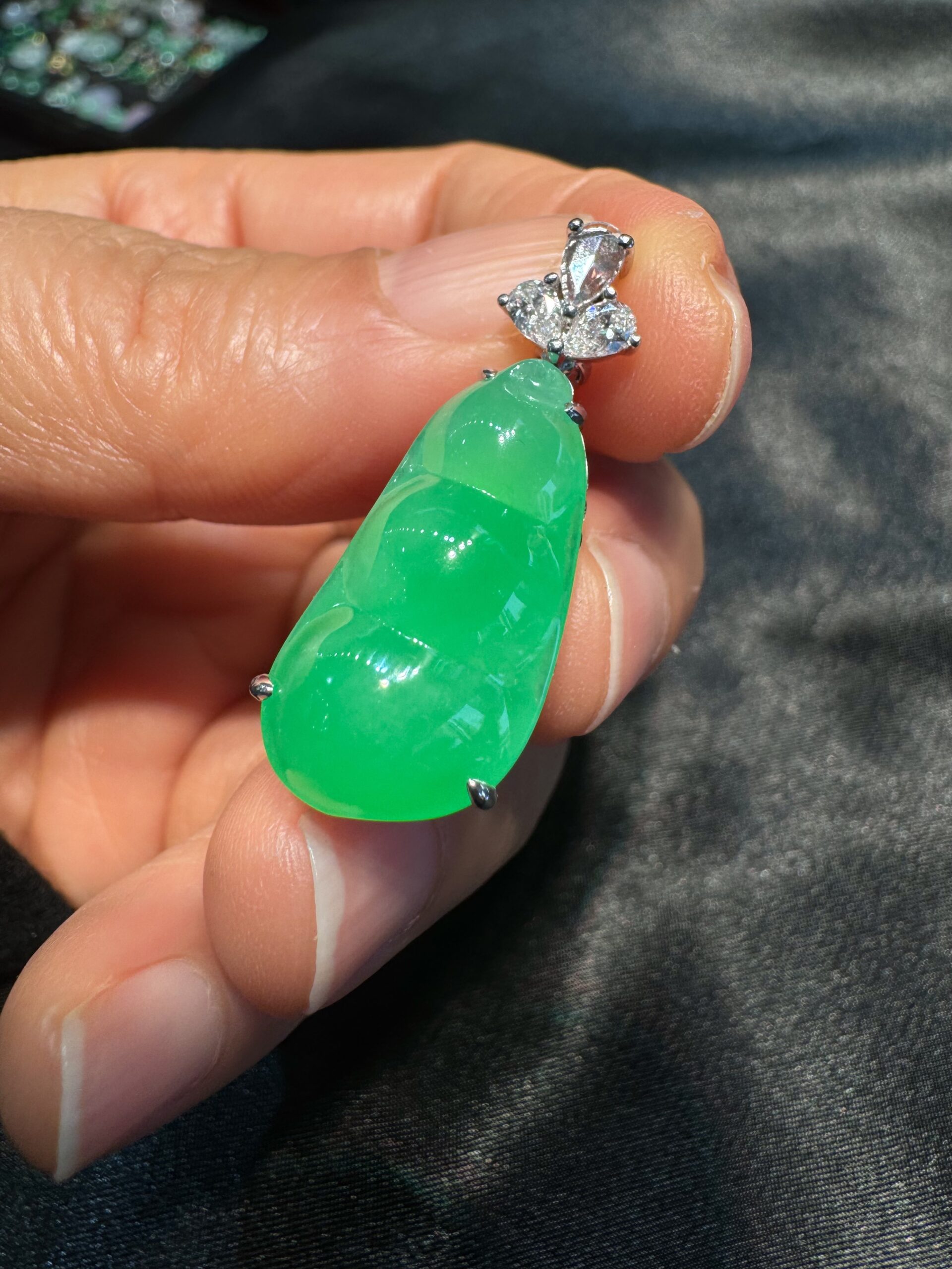 天然緬料老坑冰糯種陽綠翡翠四季福豆掛墜 - 图片 4