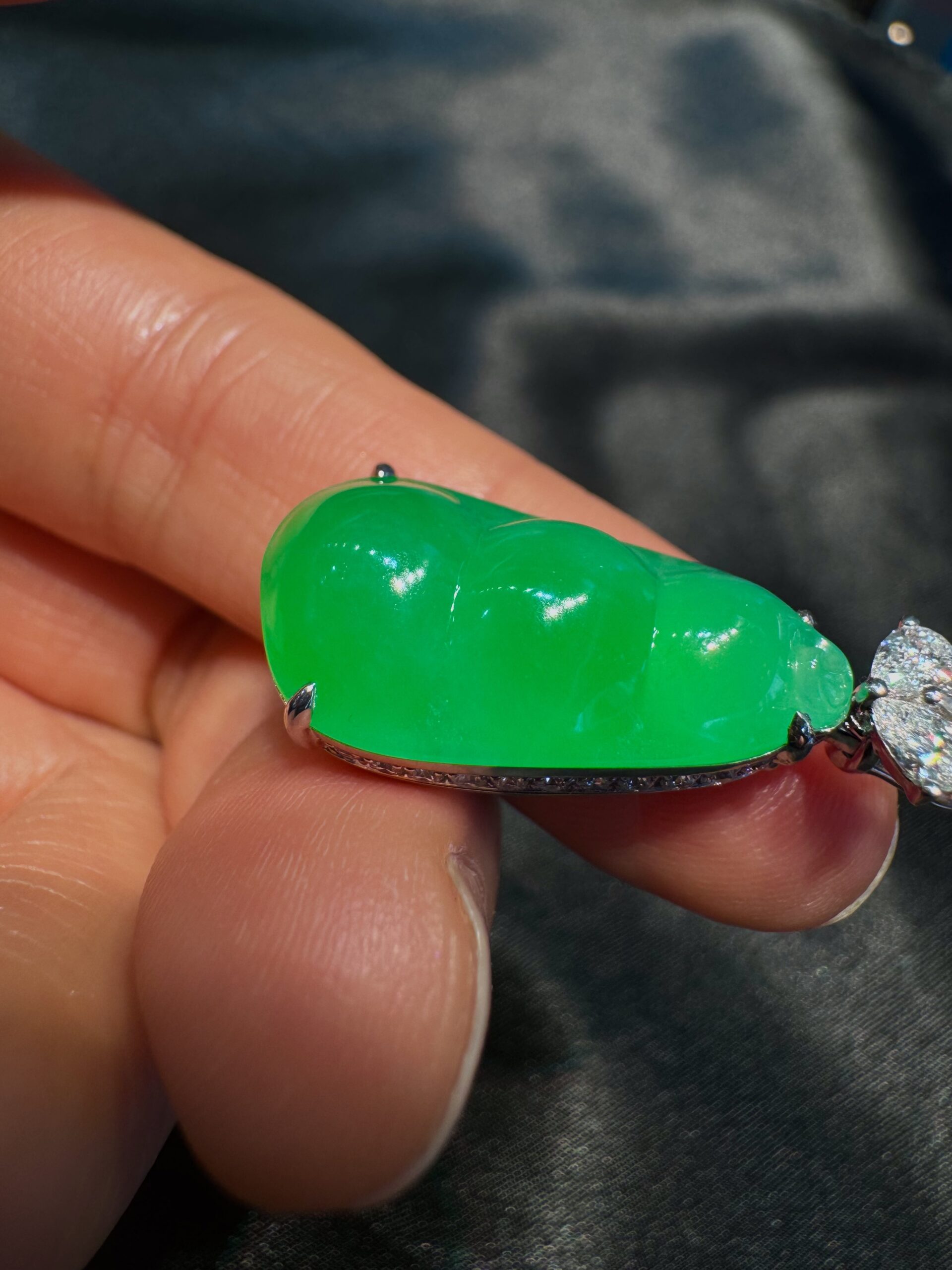 天然緬料老坑冰糯種陽綠翡翠四季福豆掛墜 - 图片 3