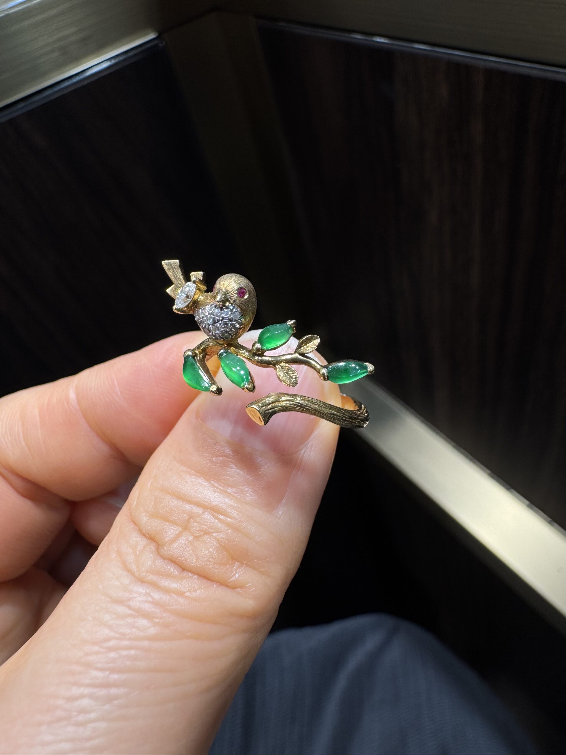 天然緬料高冰辣綠翡翠設計款戒指 - 图片 4