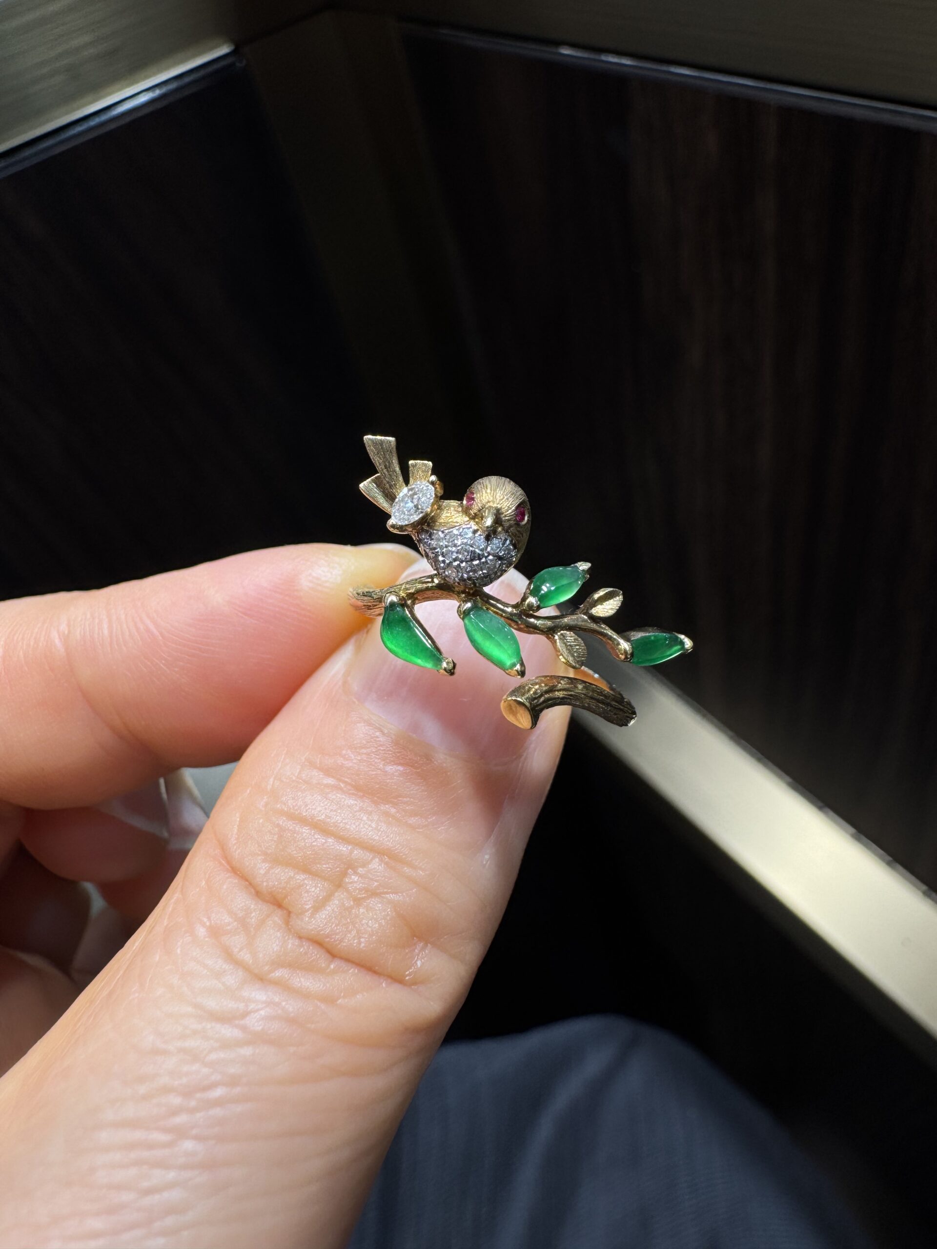 天然緬料高冰辣綠翡翠設計款戒指 - 图片 3