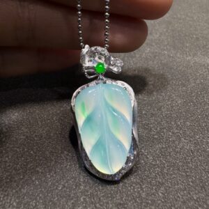 天然緬料翡翠起光金絲綠葉子吊墜