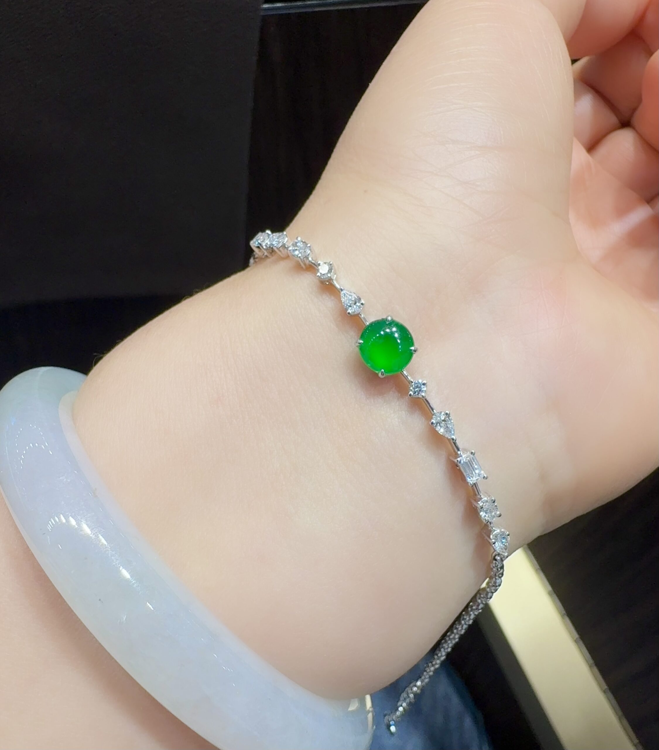 天然緬料冰種陽綠翡翠蛋面手鏈