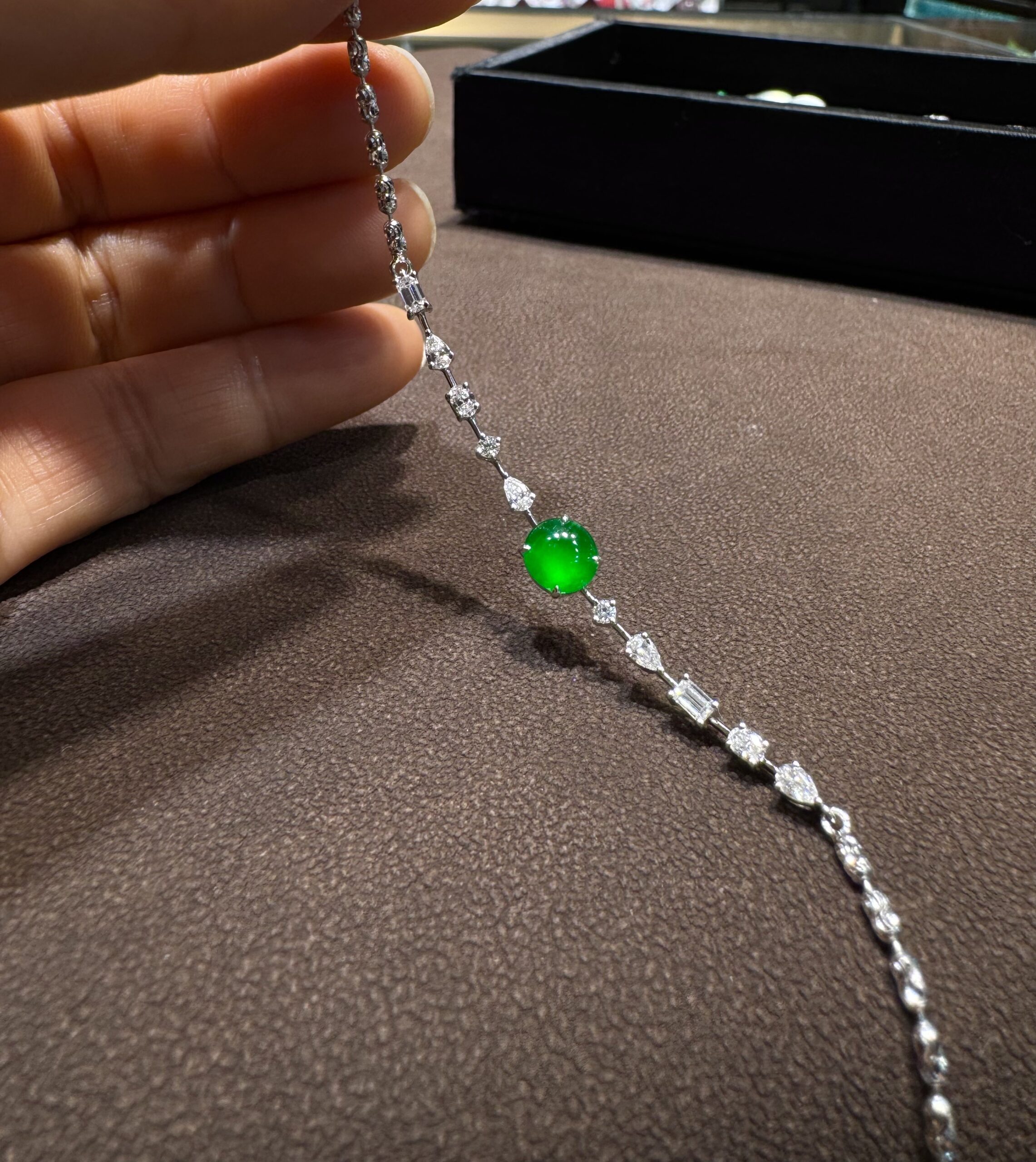 天然緬料冰種陽綠翡翠蛋面手鏈 - 图片 2