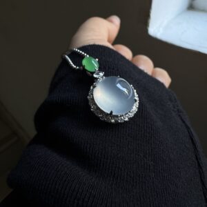 天然緬料高白冰翡翠正圓蛋面吊墜