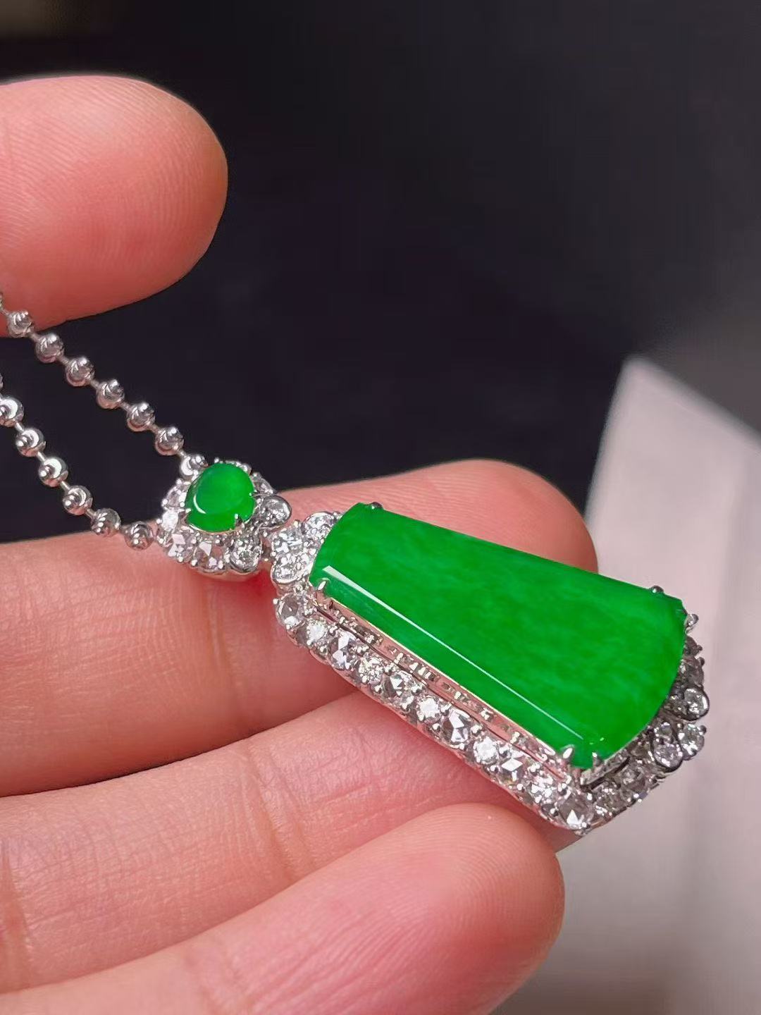 天然緬料老坑陽綠翡翠無事牌吊墜 - 图片 3