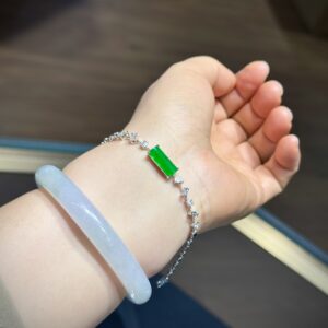 天然緬料老坑高冰種辣陽綠翡翠無事牌設計款時尚手鏈