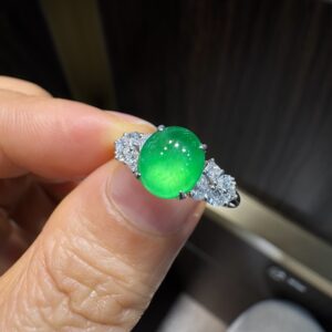 天然緬料老坑龍石種辣陽綠翡翠蛋面戒指