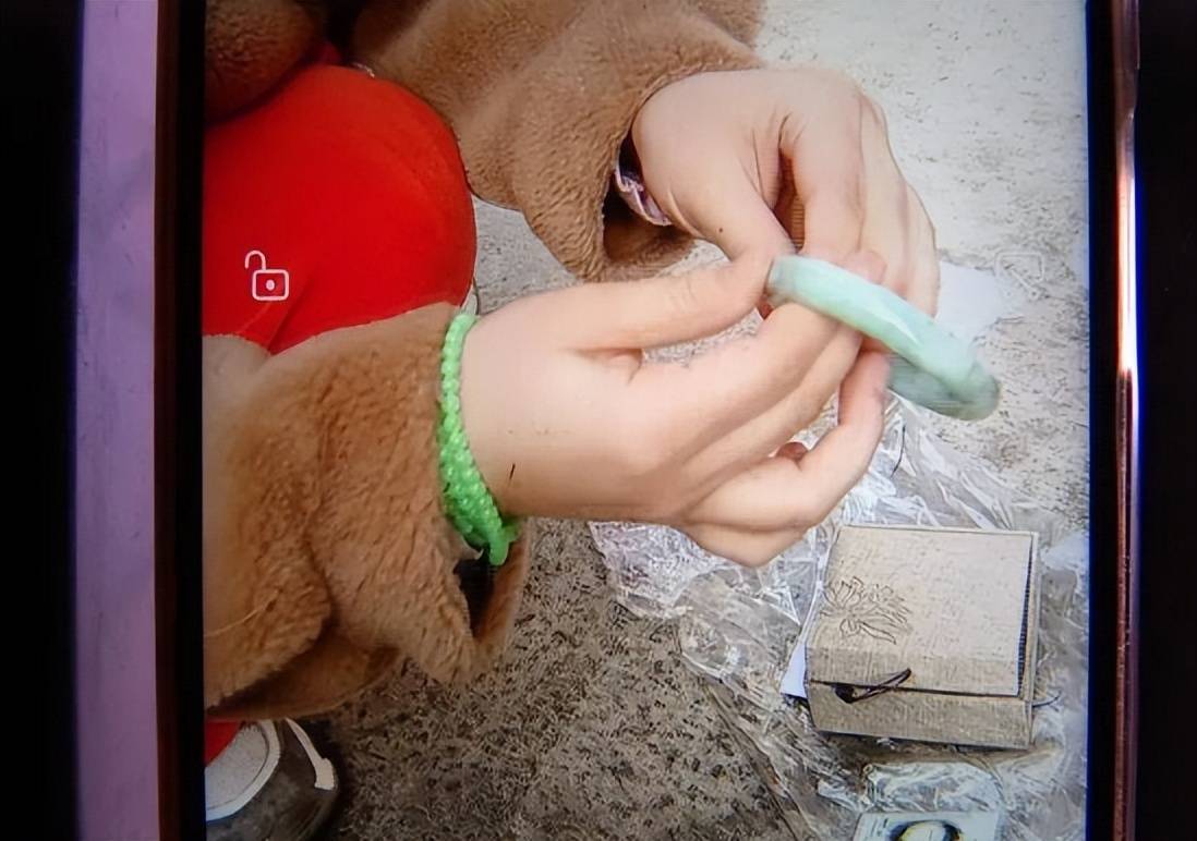 翡翠手鐲版型全解：圓條、扁條、方條、細條怎麼選