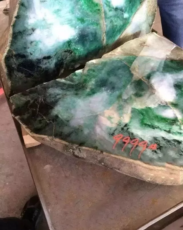 翡翠賭石:寧買一條線,不買一大片
