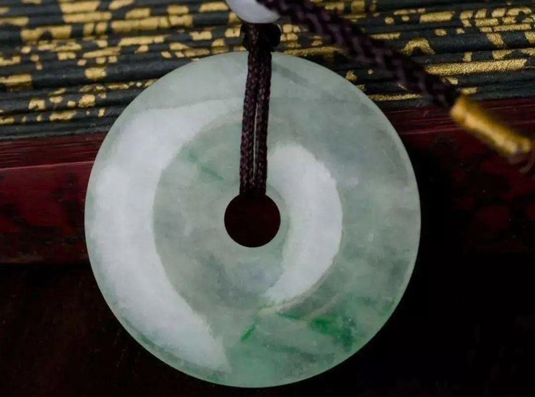 什麼是翠絲種翡翠? 和金絲種翡翠有什麼區別?