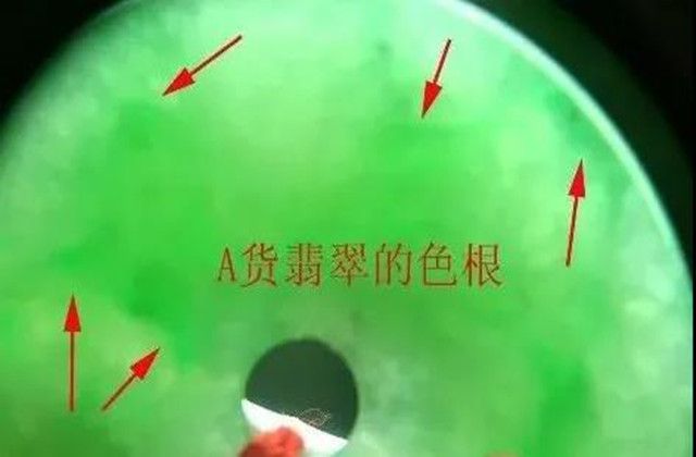 翡翠的黑點和色根屬於瑕疵嗎? 對翡翠的價值有什麼影響?