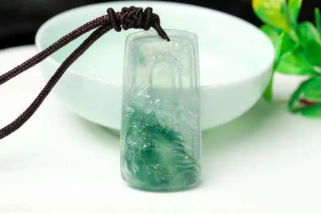 什麼是翠絲種翡翠? 和金絲種翡翠有什麼區別?