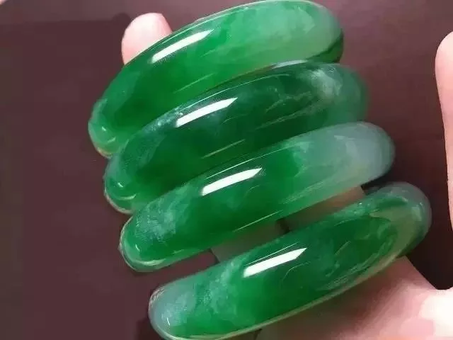 翡翠賭石:寧買一條線,不買一大片
