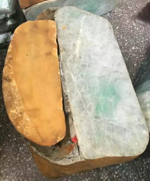 翡翠原石居然懷孕了,這是什麼奇葩操作?