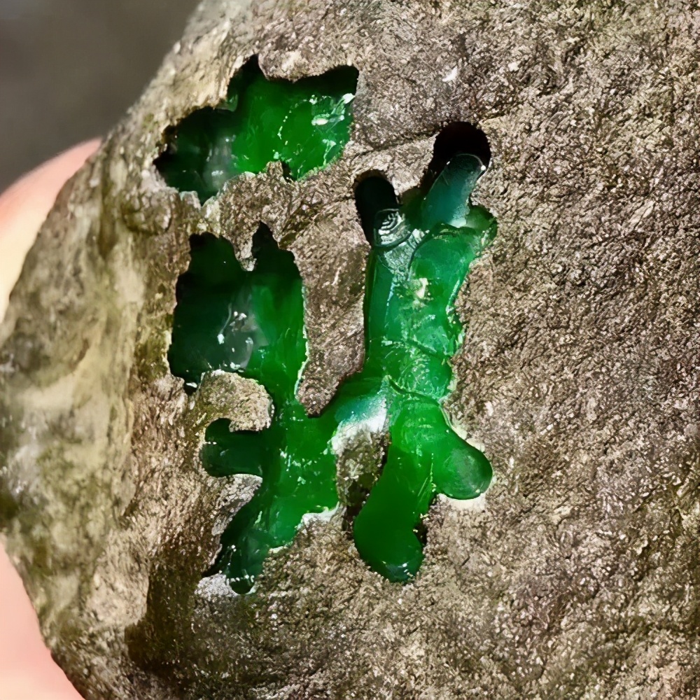 只聽說紙糊的窗戶,誰見過紙糊的翡翠? 見到就吃虧