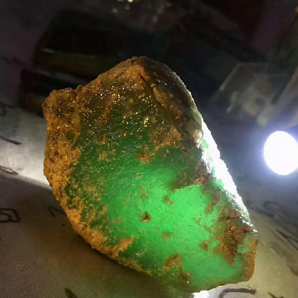 翡翠原石居然懷孕了,這是什麼奇葩操作?