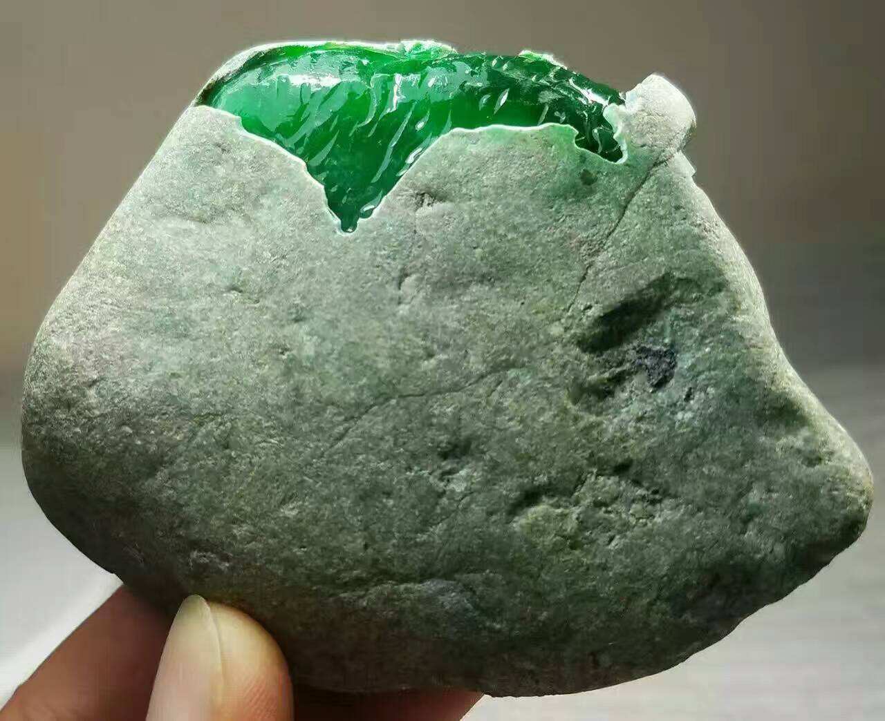 只聽說紙糊的窗戶,誰見過紙糊的翡翠? 見到就吃虧