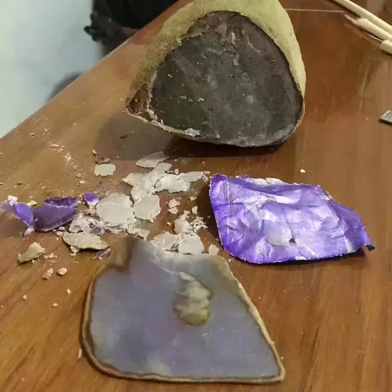 只聽說紙糊的窗戶,誰見過紙糊的翡翠? 見到就吃虧