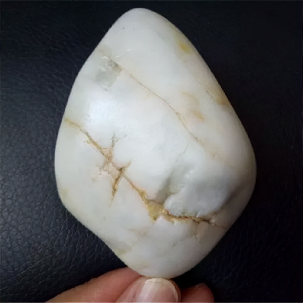 買玉漲不漲,全看一條線?和田玉奇料中最牛的三種“一線天”